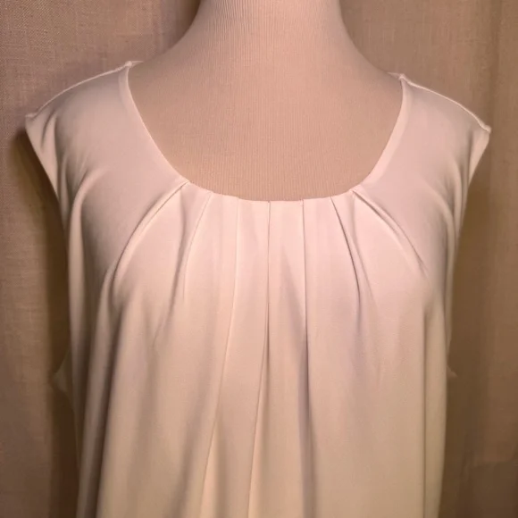 ROZ & ALI SLEEVELESS BLOUSE woman’s size 2X White Pleated Neckline Double Lined - Picture 2 of 10